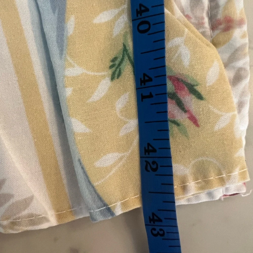 Vintage Set of 2 Bath Towel White Floral Ruffle Shabby Chic EUC